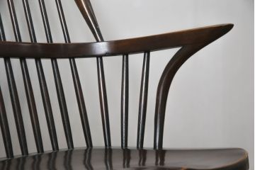  イギリスアンティーク　Lloyd's Antiques(ロイズ・アンティークス)取り扱い　ニレ材　クラシカルな佇まいのウィンザーベンチ(ウィンザーチェア、長椅子、2人掛けベンチ、英国)(R-073270)