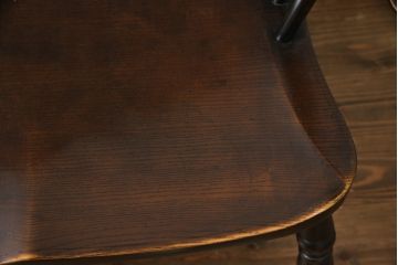  イギリスアンティーク　Lloyd's Antiques(ロイズ・アンティークス)取り扱い　ニレ材　クラシカルな佇まいのウィンザーベンチ(ウィンザーチェア、長椅子、2人掛けベンチ、英国)(R-073270)