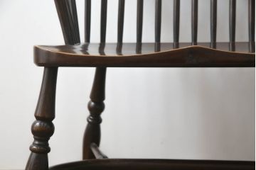  イギリスアンティーク　Lloyd's Antiques(ロイズ・アンティークス)取り扱い　ニレ材　クラシカルな佇まいのウィンザーベンチ(ウィンザーチェア、長椅子、2人掛けベンチ、英国)(R-073270)