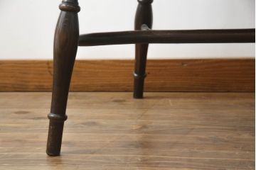  イギリスアンティーク　Lloyd's Antiques(ロイズ・アンティークス)取り扱い　ニレ材　クラシカルな佇まいのウィンザーベンチ(ウィンザーチェア、長椅子、2人掛けベンチ、英国)(R-073270)
