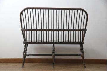  イギリスアンティーク　Lloyd's Antiques(ロイズ・アンティークス)取り扱い　ニレ材　クラシカルな佇まいのウィンザーベンチ(ウィンザーチェア、長椅子、2人掛けベンチ、英国)(R-073270)