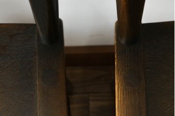 中古　美品　飛騨産業　PROVINCIAL(プロヴィンシャル・プロビンシャル)　シックな色合いと曲線を描くデザインが魅力的なブレースバックチェア4脚セット(ダイニングチェア、板座チェア)(定価4脚で約44万円)(R-073273)