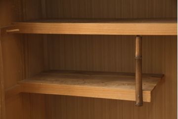 和製ビンテージ　民芸家具　上質な和の空間づくりにおすすめの背の低い置き水屋(置水屋、茶水屋、戸棚、茶棚、収納棚、網代引戸、ヴィンテージ)(R-073275)