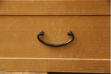 和製ビンテージ　民芸家具　上質な和の空間づくりにおすすめの背の低い置き水屋(置水屋、茶水屋、戸棚、茶棚、収納棚、網代引戸、ヴィンテージ)(R-073275)