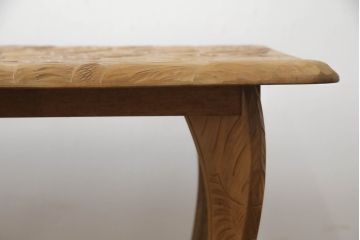 中古　美品!!　日光彫り　大胆な花柄の彫刻が目を引くセンターテーブル(ローテーブル、サイドテーブル)(R-073276)