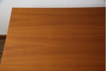 中古　イタリア製　ポラダ(porada)社　すっきりとした佇まいが魅力的なダイニングテーブル(4人掛け、6人掛け、食卓)(定価約32万円)(R-073290)