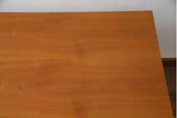 中古　イタリア製　ポラダ(porada)社　すっきりとした佇まいが魅力的なダイニングテーブル(4人掛け、6人掛け、食卓)(定価約32万円)(R-073290)