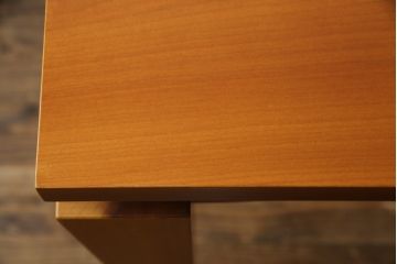 中古　イタリア製　ポラダ(porada)社　すっきりとした佇まいが魅力的なダイニングテーブル(4人掛け、6人掛け、食卓)(定価約32万円)(R-073290)