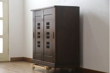 中古　美品　星野民藝(星野民芸)　シックで落ち着いた佇まいが魅力的な下駄箱(サイドキャビネット、サイドボード、靴箱、玄関収納、収納棚、戸棚)(R-073293)
