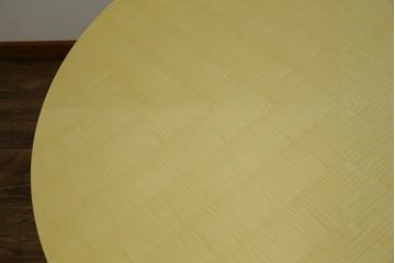 中古　美品!!　IDC大塚家具　SPLENDOR(スプレンダー)　メープル材の明るい色合いが素敵な1本脚の丸テーブル(ラウンドテーブル、ダイニングテーブル、2人掛け、4人掛け)(定価約48万円)(R-073294)