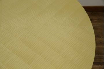 中古　美品!!　IDC大塚家具　SPLENDOR(スプレンダー)　メープル材の明るい色合いが素敵な1本脚の丸テーブル(ラウンドテーブル、ダイニングテーブル、2人掛け、4人掛け)(定価約48万円)(R-073294)