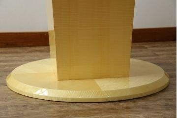 中古　美品!!　IDC大塚家具　SPLENDOR(スプレンダー)　メープル材の明るい色合いが素敵な1本脚の丸テーブル(ラウンドテーブル、ダイニングテーブル、2人掛け、4人掛け)(定価約48万円)(R-073294)