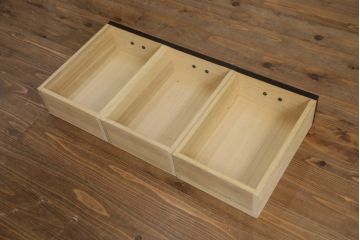 中古　美品　高級品!!　三越百貨店　三方栗材　上質な和の空間を演出する格子引き戸の水屋箪笥サイドボード(サイドキャビネット、収納棚、戸棚、茶タンス、店舗什器)(R-073297)
