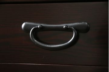 中古　美品　高級品!!　三越百貨店　三方栗材　上質な和の空間を演出する格子引き戸の水屋箪笥サイドボード(サイドキャビネット、収納棚、戸棚、茶タンス、店舗什器)(R-073297)
