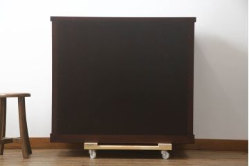 中古　美品　高級品!!　三越百貨店　三方栗材　上質な和の空間を演出する格子引き戸の水屋箪笥サイドボード(サイドキャビネット、収納棚、戸棚、茶タンス、店舗什器)(R-073297)