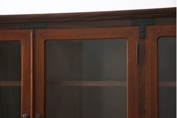 中古　伝統民芸家具　岩谷堂箪笥　金具の細やかなデザインが美しいサイドボード(収納棚、戸棚、飾り棚、食器棚、サイドキャビネット)(R-073298)