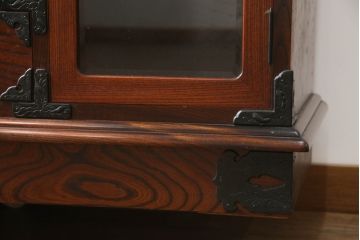 中古　伝統民芸家具　岩谷堂箪笥　金具の細やかなデザインが美しいサイドボード(収納棚、戸棚、飾り棚、食器棚、サイドキャビネット)(R-073298)