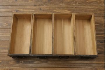 和製アンティーク　四尺　透かしが魅力的な水屋箪笥サイドボード(サイドキャビネット、茶棚、茶箪笥、収納棚、戸棚、食器棚、店舗什器)(R-073301)