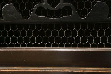 和製アンティーク　四尺　透かしが魅力的な水屋箪笥サイドボード(サイドキャビネット、茶棚、茶箪笥、収納棚、戸棚、食器棚、店舗什器)(R-073301)