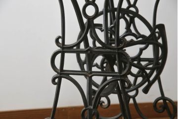 ジャンク品　希少!!　BRILLANT　お洒落なアンティークの空間を演出する足踏みミシン(ミシンテーブル、工業用ミシン、ミシン台、サイドテーブル、ディスプレイ)(R-073305)