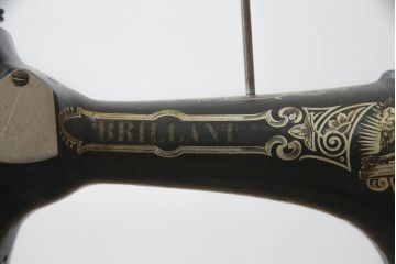 ジャンク品　希少!!　BRILLANT　お洒落なアンティークの空間を演出する足踏みミシン(ミシンテーブル、工業用ミシン、ミシン台、サイドテーブル、ディスプレイ)(R-073305)