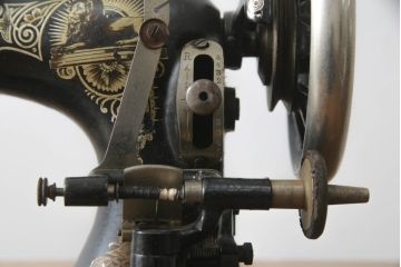 ジャンク品　希少!!　BRILLANT　お洒落なアンティークの空間を演出する足踏みミシン(ミシンテーブル、工業用ミシン、ミシン台、サイドテーブル、ディスプレイ)(R-073305)