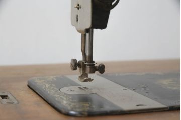 ジャンク品　希少!!　BRILLANT　お洒落なアンティークの空間を演出する足踏みミシン(ミシンテーブル、工業用ミシン、ミシン台、サイドテーブル、ディスプレイ)(R-073305)