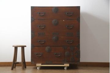 和製アンティーク　前面栗(クリ)材　金具の立派な二段重ね東北衣装箪笥(時代箪笥、和タンス、衣装たんす、収納タンス、引き出し、重ねタンス)(R-073326)