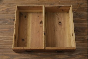 和製アンティーク　前面栗(クリ)材　金具の立派な二段重ね東北衣装箪笥(時代箪笥、和タンス、衣装たんす、収納タンス、引き出し、重ねタンス)(R-073326)