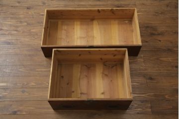和製アンティーク　前面栗(クリ)材　金具の立派な二段重ね東北衣装箪笥(時代箪笥、和タンス、衣装たんす、収納タンス、引き出し、重ねタンス)(R-073326)