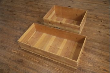和製アンティーク　前面栗(クリ)材　金具の立派な二段重ね東北衣装箪笥(時代箪笥、和タンス、衣装たんす、収納タンス、引き出し、重ねタンス)(R-073326)