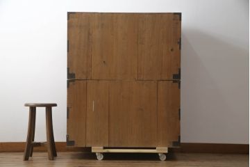 和製アンティーク　前面栗(クリ)材　金具の立派な二段重ね東北衣装箪笥(時代箪笥、和タンス、衣装たんす、収納タンス、引き出し、重ねタンス)(R-073326)