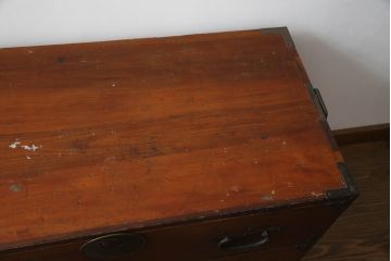和製アンティーク　前面栗(クリ)材　金具の立派な東北衣装箪笥ローボード(時代箪笥、和タンス、衣装たんす、収納タンス、引き出し、ローチェスト、テレビ台)(R-073327)