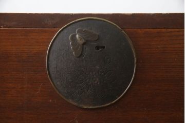 和製アンティーク　前面栗(クリ)材　金具の立派な東北衣装箪笥ローボード(時代箪笥、和タンス、衣装たんす、収納タンス、引き出し、ローチェスト、テレビ台)(R-073327)