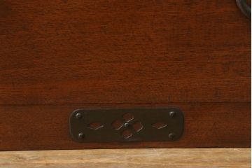 和製アンティーク　前面栗(クリ)材　金具の立派な東北衣装箪笥ローボード(時代箪笥、和タンス、衣装たんす、収納タンス、引き出し、ローチェスト、テレビ台)(R-073328)