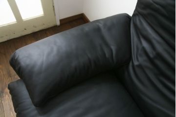 中古　極美品　短期4か月数回のみ使用!!　Cassina(カッシーナ)　MARALUNGA(マラルンガ)　本革(FZランク)　高級感ある佇まいの3人掛けワイドソファ(レザー、三人掛け、3Pワイド)(定価約284万円)(R-073331)