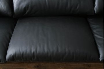 中古　極美品　短期4か月数回のみ使用!!　Cassina(カッシーナ)　MARALUNGA(マラルンガ)　本革(FZランク)　高級感ある佇まいの3人掛けワイドソファ(レザー、三人掛け、3Pワイド)(定価約284万円)(R-073331)
