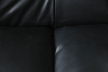 中古　極美品　短期4か月数回のみ使用!!　Cassina(カッシーナ)　MARALUNGA(マラルンガ)　本革(FZランク)　高級感ある佇まいの3人掛けワイドソファ(レザー、三人掛け、3Pワイド)(定価約284万円)(R-073331)