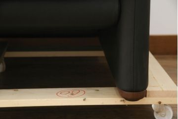 中古　極美品　短期4か月数回のみ使用!!　Cassina(カッシーナ)　MARALUNGA(マラルンガ)　本革(FZランク)　高級感ある佇まいの3人掛けワイドソファ(レザー、三人掛け、3Pワイド)(定価約284万円)(R-073331)