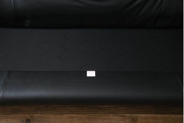 中古　極美品　短期4か月数回のみ使用!!　Cassina(カッシーナ)　MARALUNGA(マラルンガ)　本革(FZランク)　高級感ある佇まいの3人掛けワイドソファ(レザー、三人掛け、3Pワイド)(定価約284万円)(R-073331)