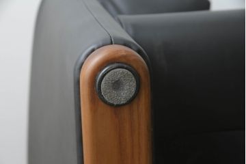 中古　極美品　短期4か月数回のみ使用!!　Cassina(カッシーナ)　MARALUNGA(マラルンガ)　本革(FZランク)　高級感ある佇まいの3人掛けワイドソファ(レザー、三人掛け、3Pワイド)(定価約284万円)(R-073331)