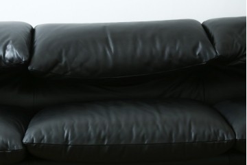 中古　極美品　短期4か月数回のみ使用!!　Cassina(カッシーナ)　MARALUNGA(マラルンガ)　本革(FZランク)　高級感ある佇まいの3人掛けワイドソファ　定価約284万円　(R-073331)