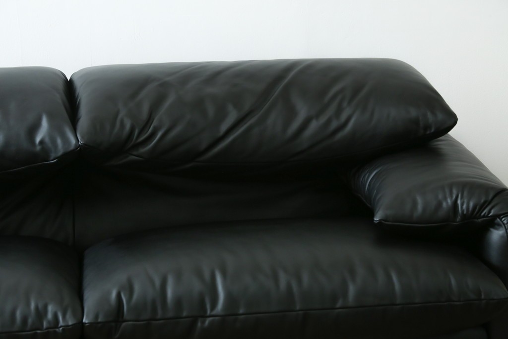 中古　極美品　短期4か月数回のみ使用!!　Cassina(カッシーナ)　MARALUNGA(マラルンガ)　本革(FZランク)　高級感ある佇まいの3人掛けワイドソファ　定価約284万円　(R-073331)