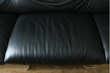 中古　極美品　短期4か月数回のみ使用!!　Cassina(カッシーナ)　MARALUNGA(マラルンガ)　本革(FZランク)　高級感ある佇まいの3人掛けワイドソファ　定価約284万円　(R-073331)