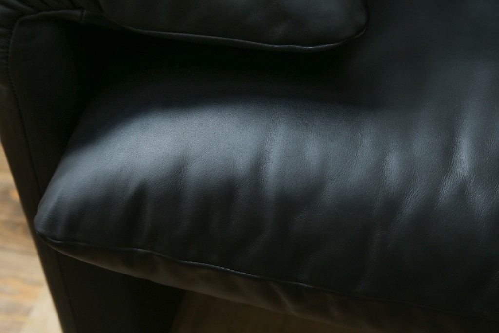 中古　極美品　短期4か月数回のみ使用!!　Cassina(カッシーナ)　MARALUNGA(マラルンガ)　本革(FZランク)　高級感ある佇まいの3人掛けワイドソファ　定価約284万円　(R-073331)