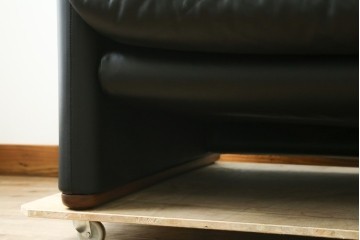 中古　極美品　短期4か月数回のみ使用!!　Cassina(カッシーナ)　MARALUNGA(マラルンガ)　本革(FZランク)　高級感ある佇まいの3人掛けワイドソファ　定価約284万円　(R-073331)