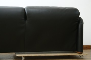 中古　極美品　短期4か月数回のみ使用!!　Cassina(カッシーナ)　MARALUNGA(マラルンガ)　本革(FZランク)　高級感ある佇まいの3人掛けワイドソファ　定価約284万円　(R-073331)