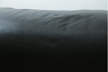 中古　極美品　短期4か月数回のみ使用!!　Cassina(カッシーナ)　MARALUNGA(マラルンガ)　本革(FZランク)　高級感ある佇まいの3人掛けワイドソファ　定価約284万円　(R-073331)