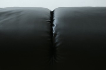 中古　極美品　短期4か月数回のみ使用!!　Cassina(カッシーナ)　MARALUNGA(マラルンガ)　本革(FZランク)　高級感ある佇まいの3人掛けワイドソファ　定価約284万円　(R-073331)
