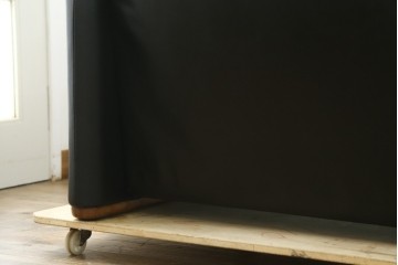 中古　極美品　短期4か月数回のみ使用!!　Cassina(カッシーナ)　MARALUNGA(マラルンガ)　本革(FZランク)　高級感ある佇まいの3人掛けワイドソファ　定価約284万円　(R-073331)